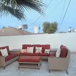 Spacious 5-Bedroom Retreat With Pool Minutes From The Las Vegas Strip