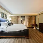 Stripviewsuites At Jockey Club