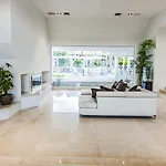 Villa Shangri-La