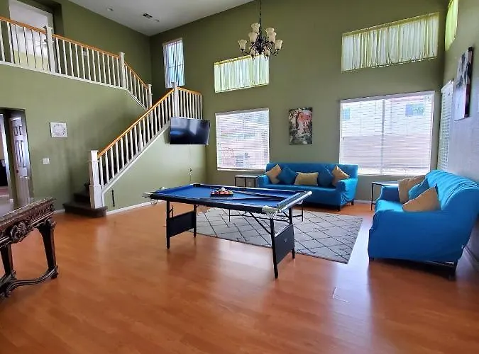 Sleeps 16, Jacuzzi, Entire Home