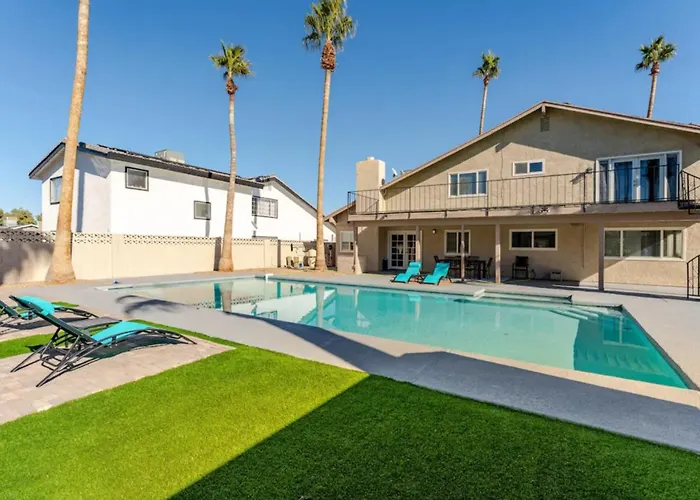 Oasis In The Desert With Huge Heated Pool And Spa