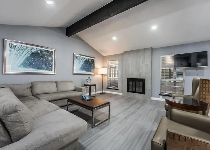 Serene Stays For You & Family Perfect Starvacatio