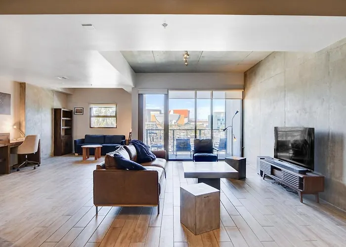 Gorgeous 1 Bed 2 Bath High Rise