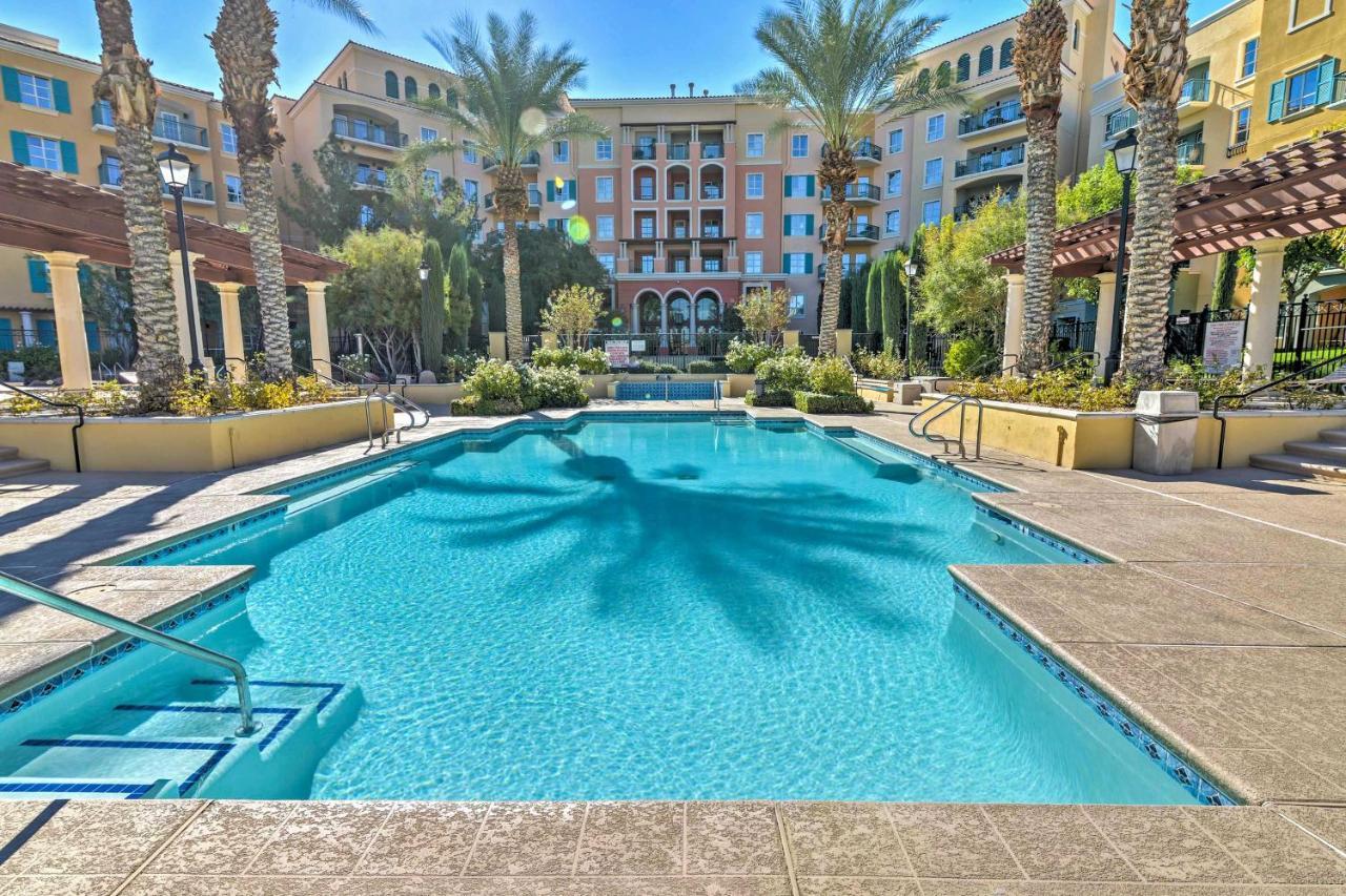 Vegas With Balcony, Amenities! Apartment *