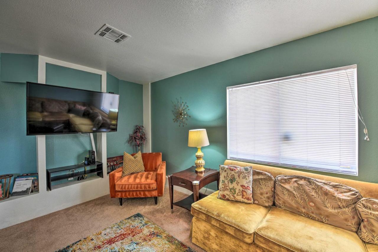 Vakantiehuis Vintage Vegas Oasis Less Than 3 Mi To The Strip!