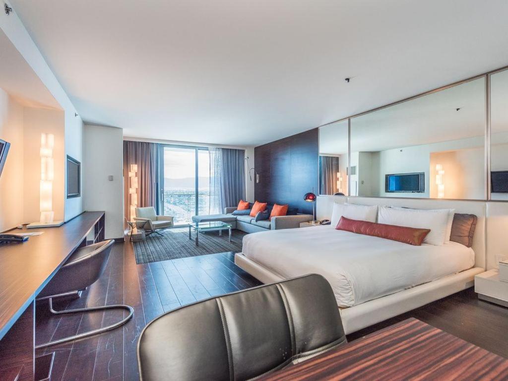 Palms Place And Spa Hotel