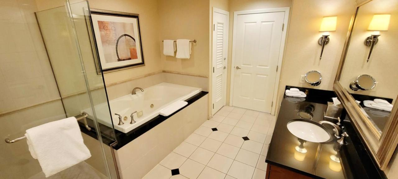 Awesome The Signature Mgm With Strip View. No Fee! Las Vegas