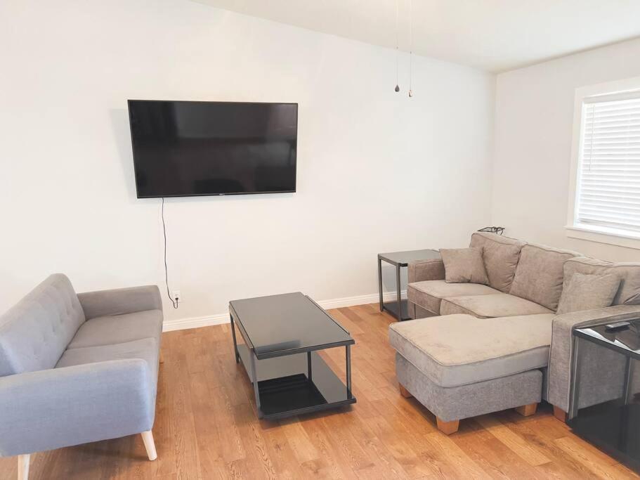 Enjoy Fruits Of Your Labours Staying At 601 Grape Drive Holiday home Las Vegas
