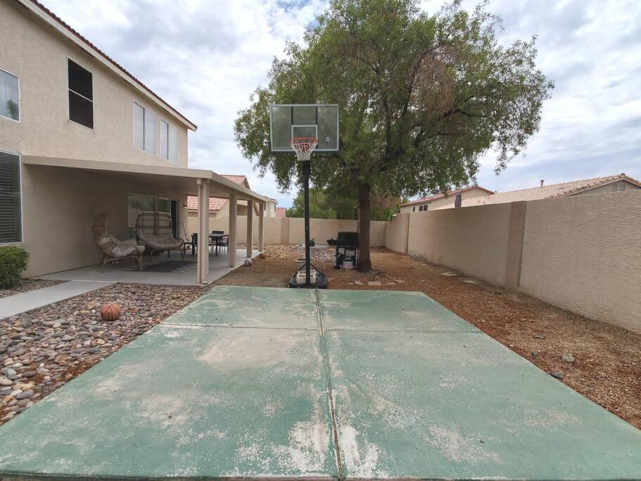 Sleeps 16, Jacuzzi, Entire Las Vegas