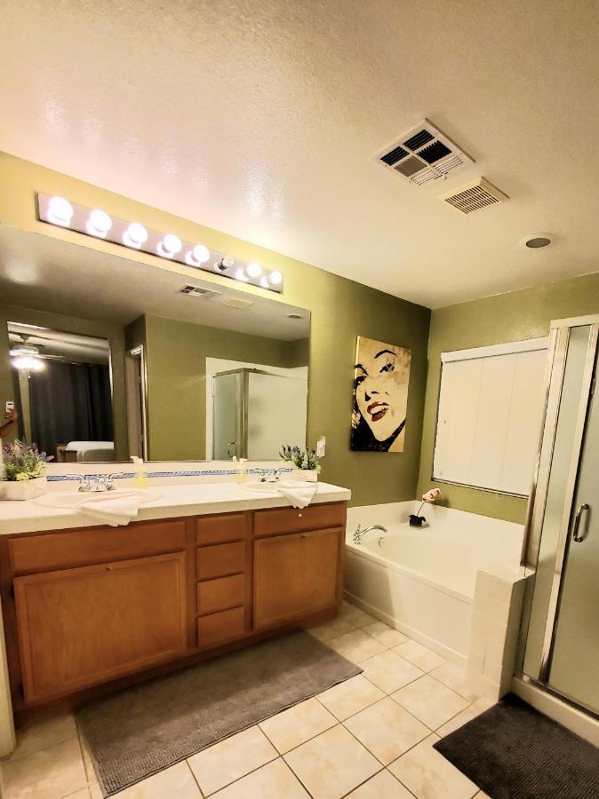 Sleeps 16, Jacuzzi, Entire Las Vegas