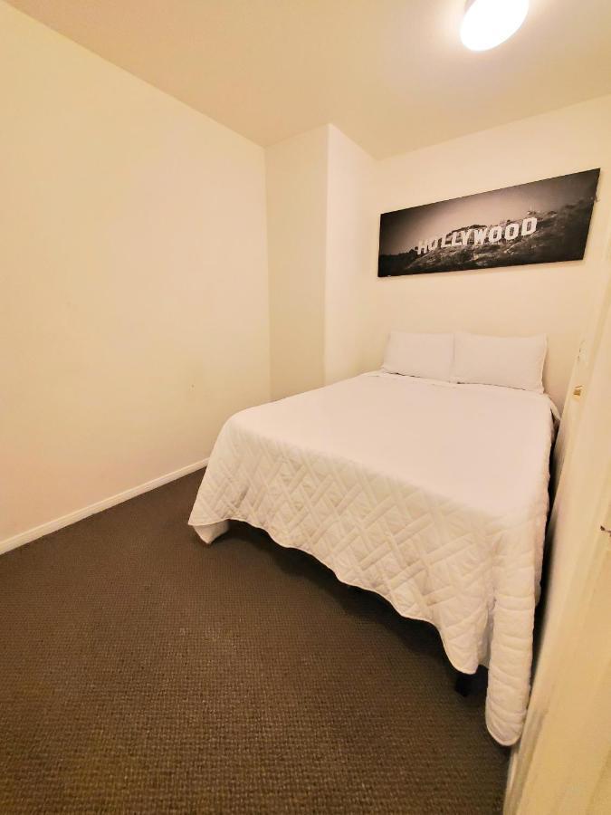 Sleeps 16, Jacuzzi, Entire