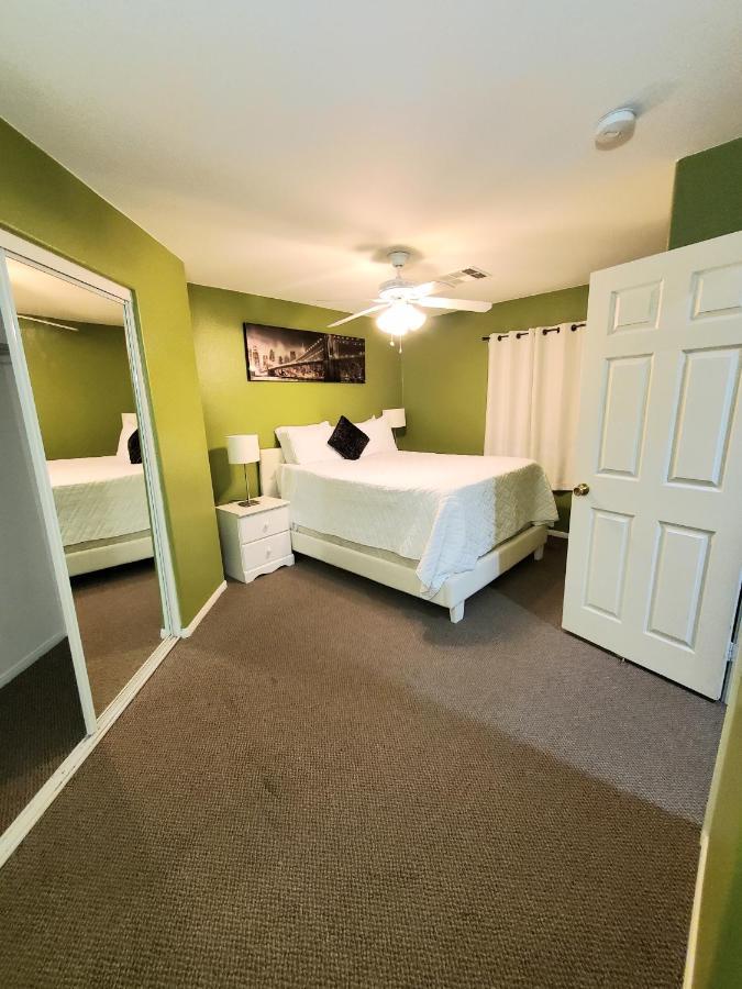 Hébergement de vacances Sleeps 16, Jacuzzi, Entire *