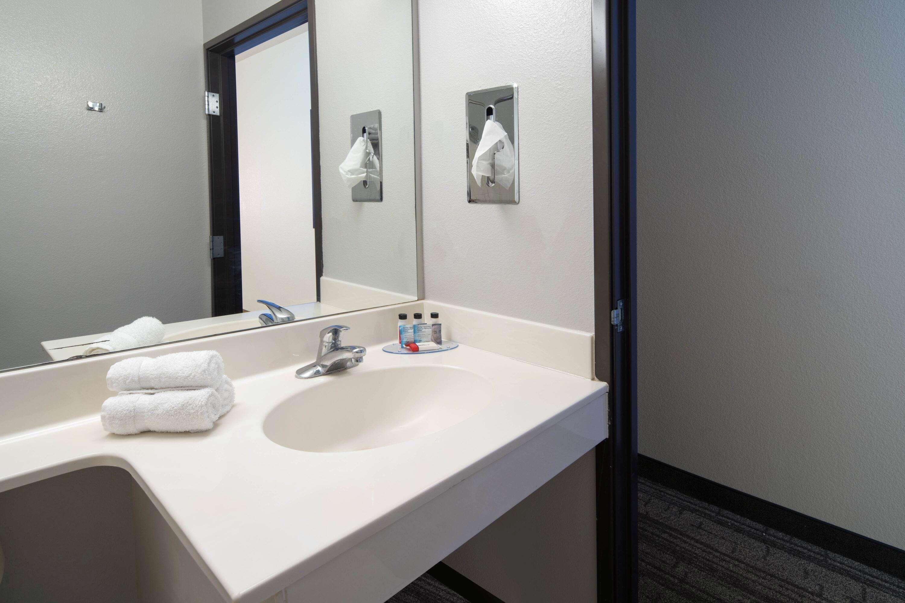 Baymont By Wyndham Vegas South Strip Hotel