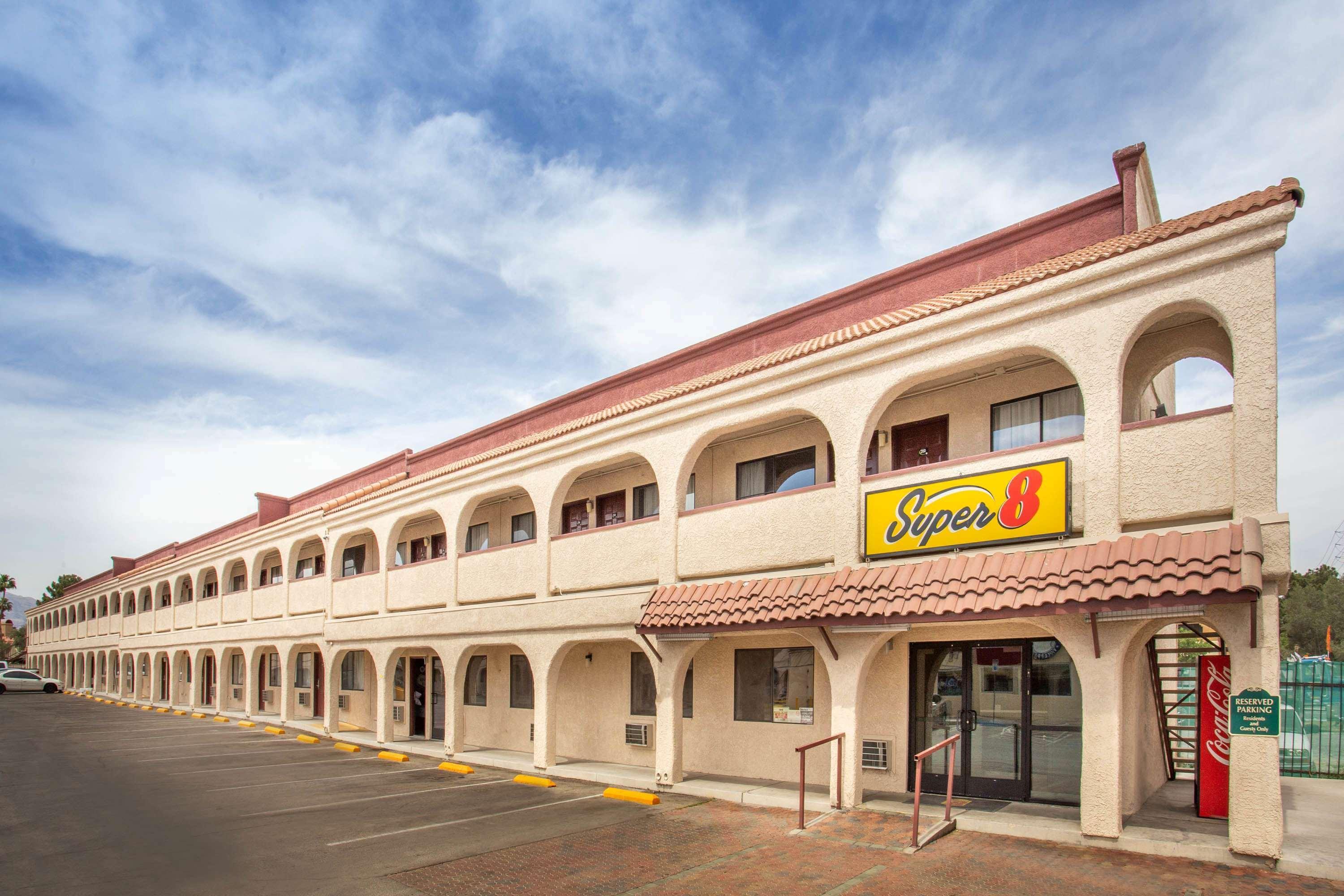 Super 8 By Wyndham Vegas Nellis Afb Area Motel 2*