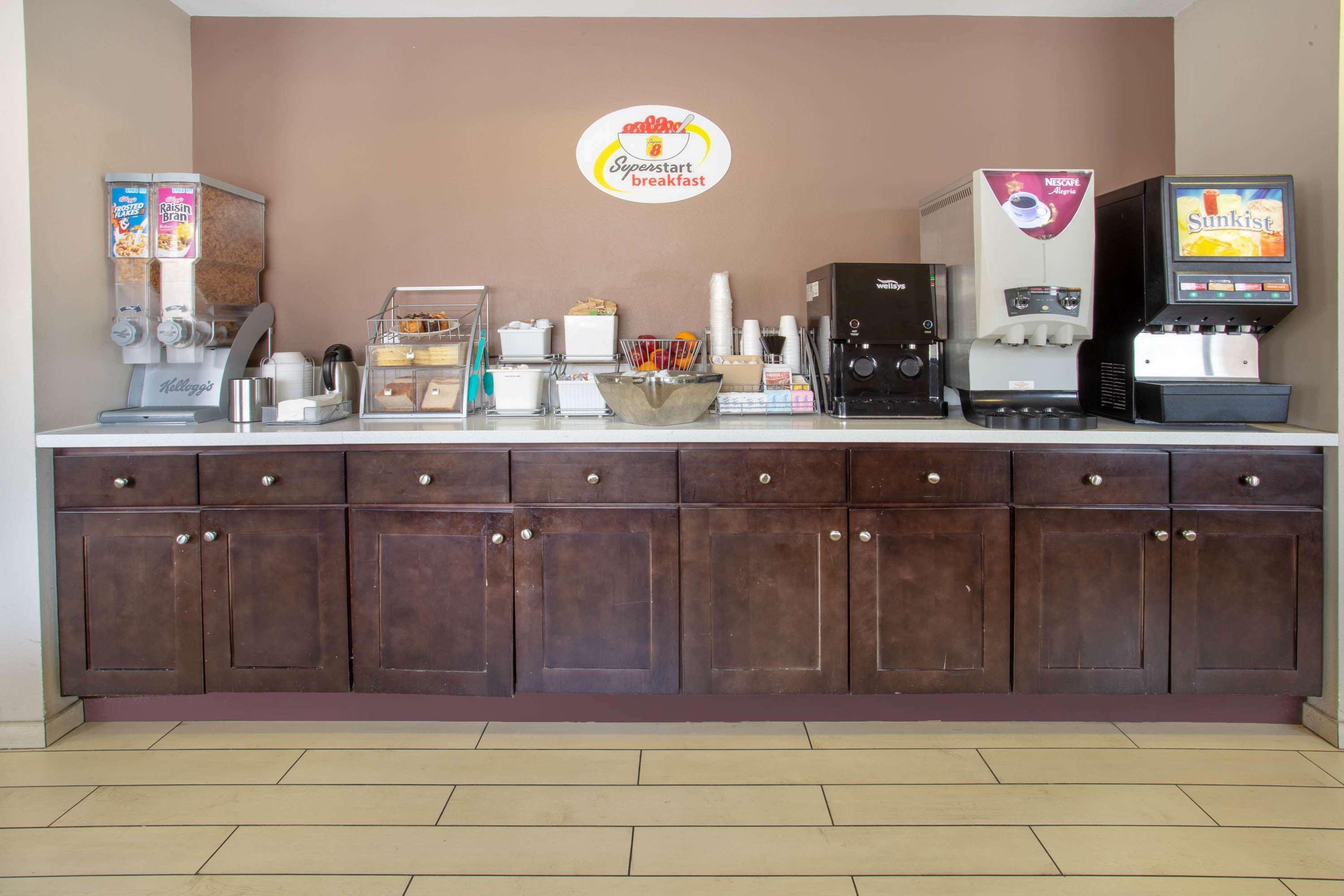 Super 8 By Wyndham Vegas Nellis Afb Area Motel Las Vegas