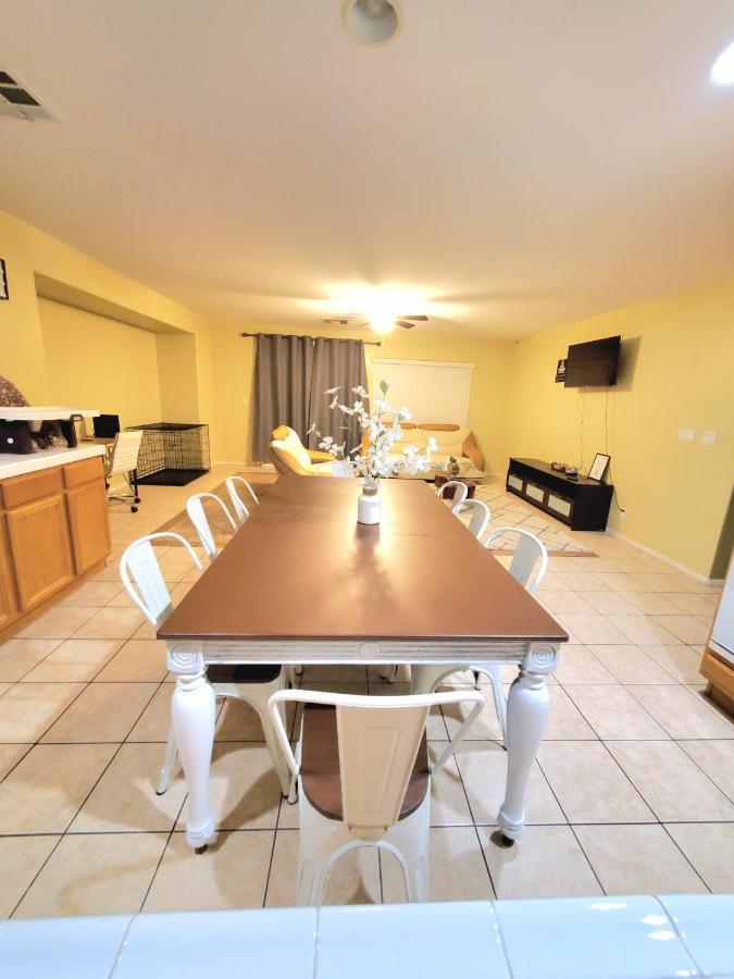 Sleeps 16, Jacuzzi, Entire Las Vegas