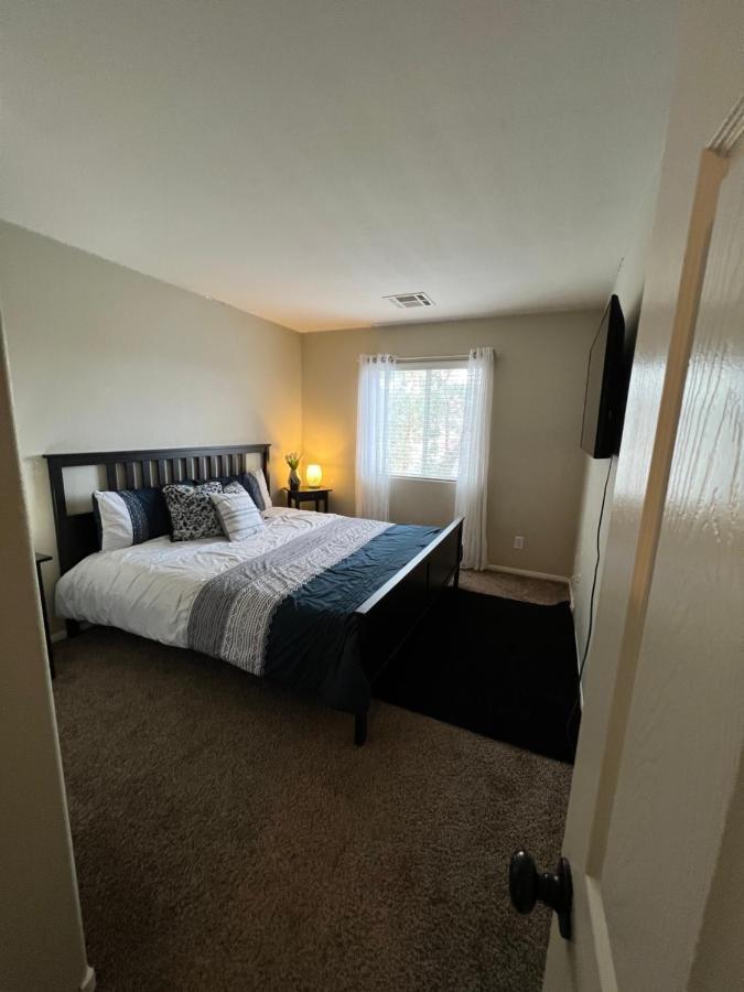 Spacious, Chic 3bd, Sleeps 8 Convenient To Everything Las Vegas