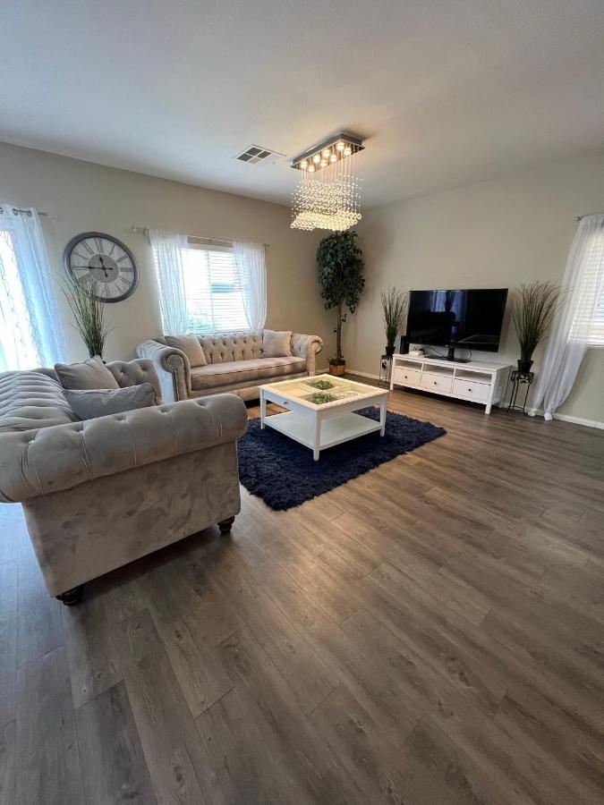 Spacious, Chic 3bd, Sleeps 8 Convenient To Everything *