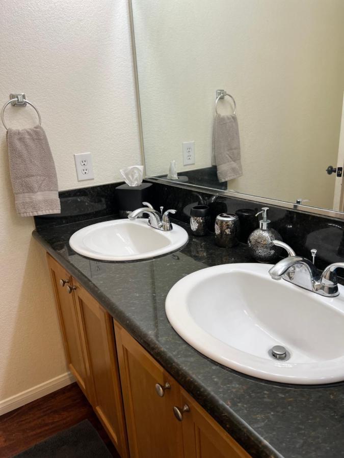 Spacious, Chic 3bd, Sleeps 8 Convenient To Everything Privatunterkunft *