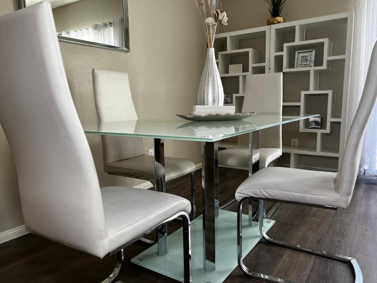 Spacious, Chic 3bd, Sleeps 8 Convenient To Everything Privatunterkunft