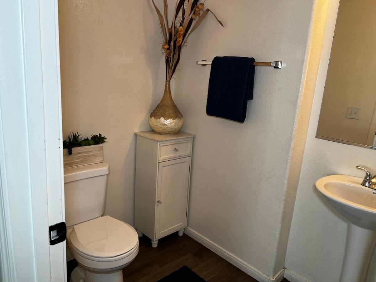 Spacious, Chic 3bd, Sleeps 8 Convenient To Everything Las Vegas
