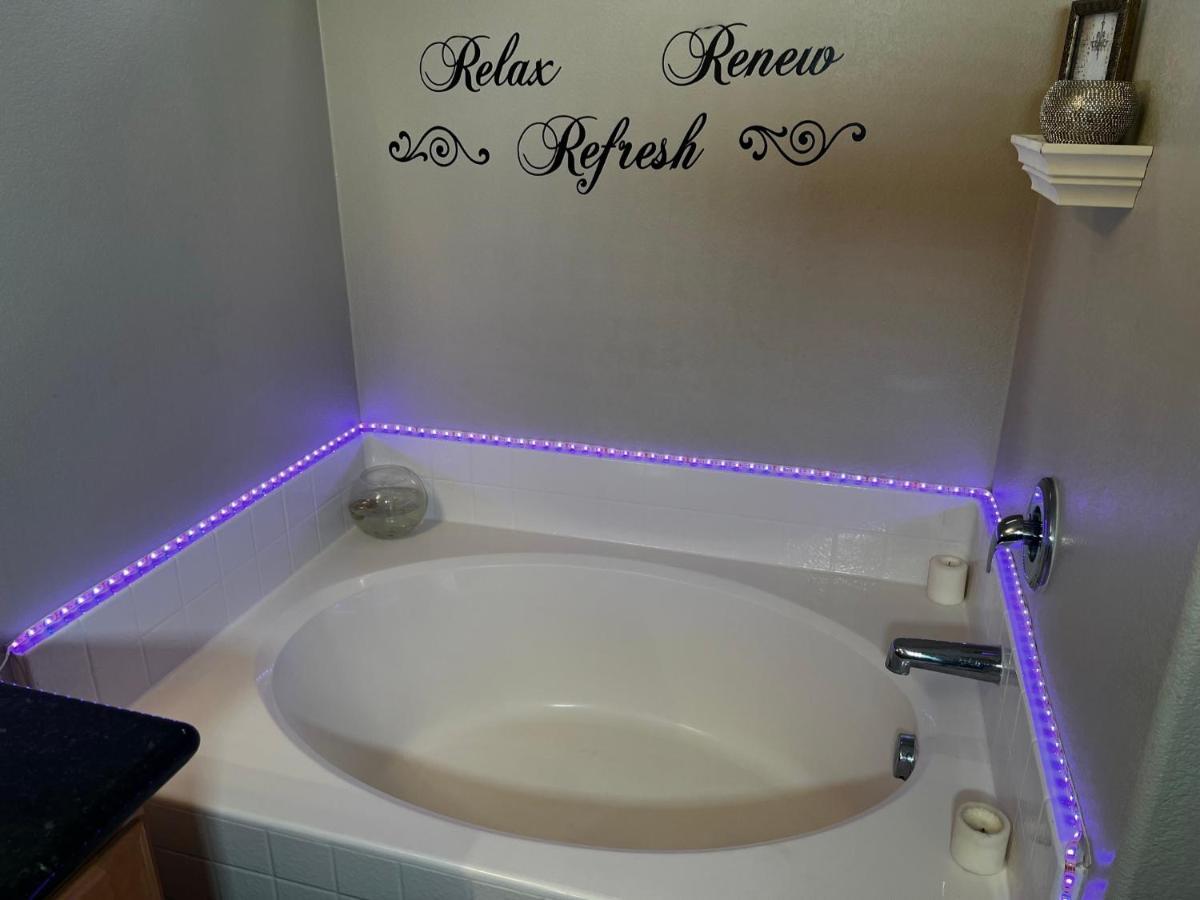 Spacious, Chic 3bd, Sleeps 8 Convenient To Everything *