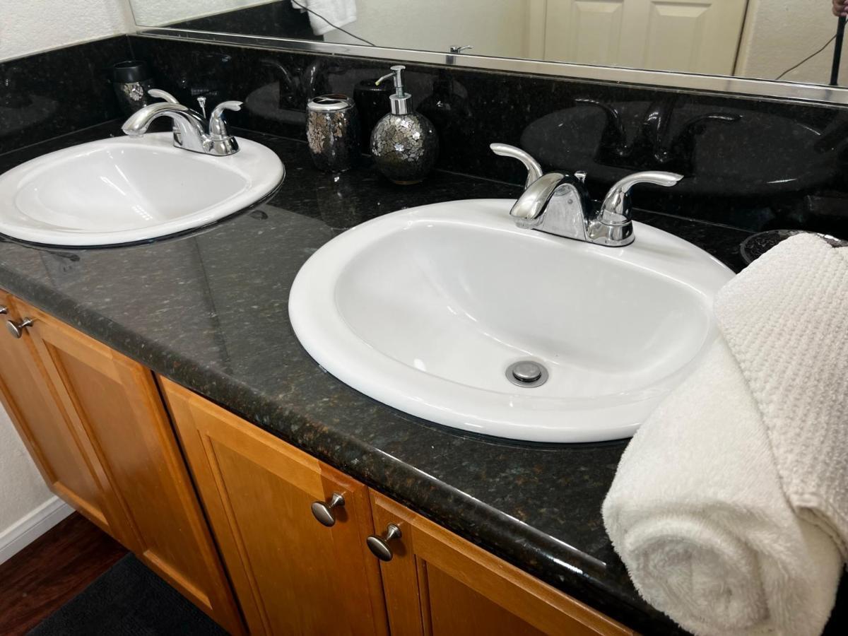 Spacious, Chic 3bd, Sleeps 8 Convenient To Everything Privatunterkunft