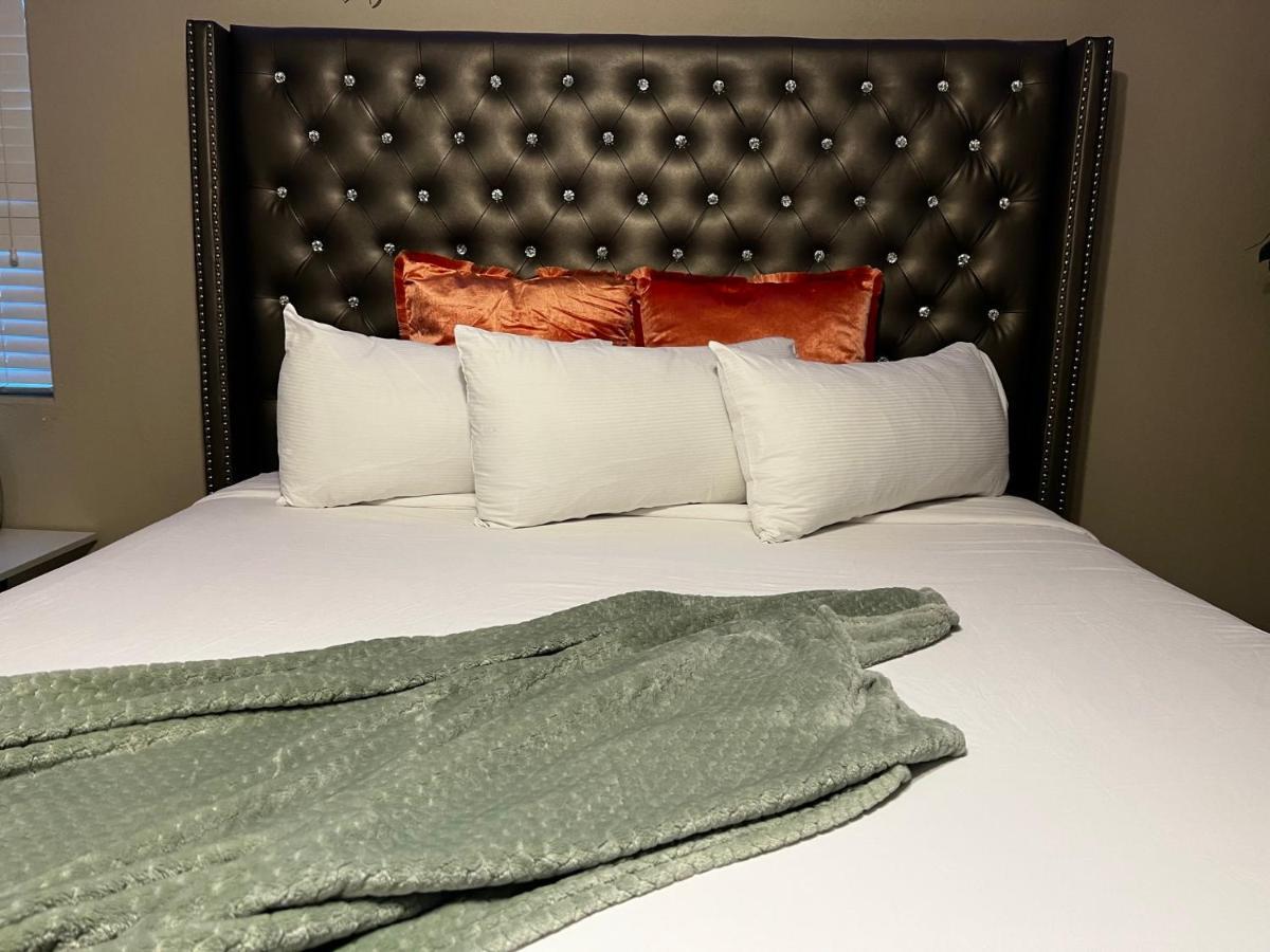 Spacious, Chic 3bd, Sleeps 8 Convenient To Everything Privatunterkunft Las Vegas