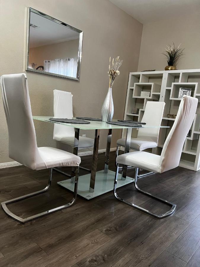 Spacious, Chic 3bd, Sleeps 8 Convenient To Everything Las Vegas
