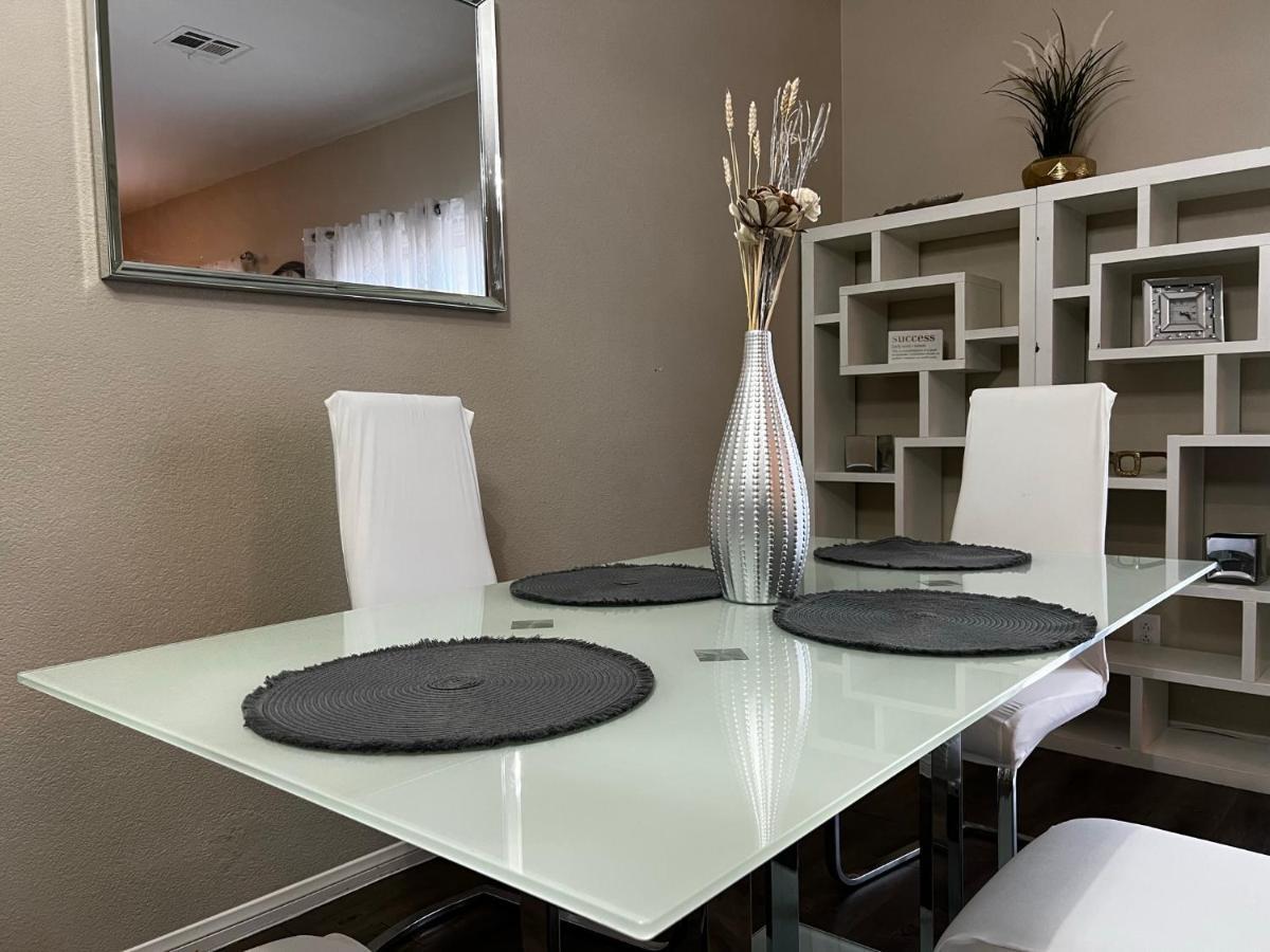 Spacious, Chic 3bd, Sleeps 8 Convenient To Everything * Las Vegas