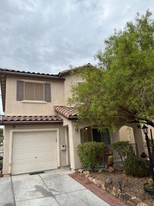 Vic's 3 Bedroom 4beds & Pool Centrally Located! Ferienhaus *