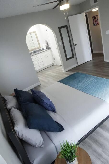 2 Bedroom Minutes From Vegas Strip And Airport