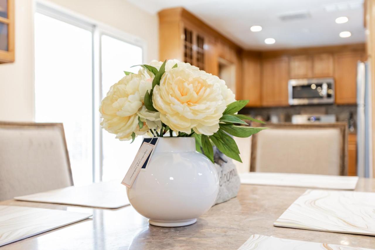 Ferienhaus Spacious 5-bedroom Retreat With Pool Minutes From The Vegas Strip *