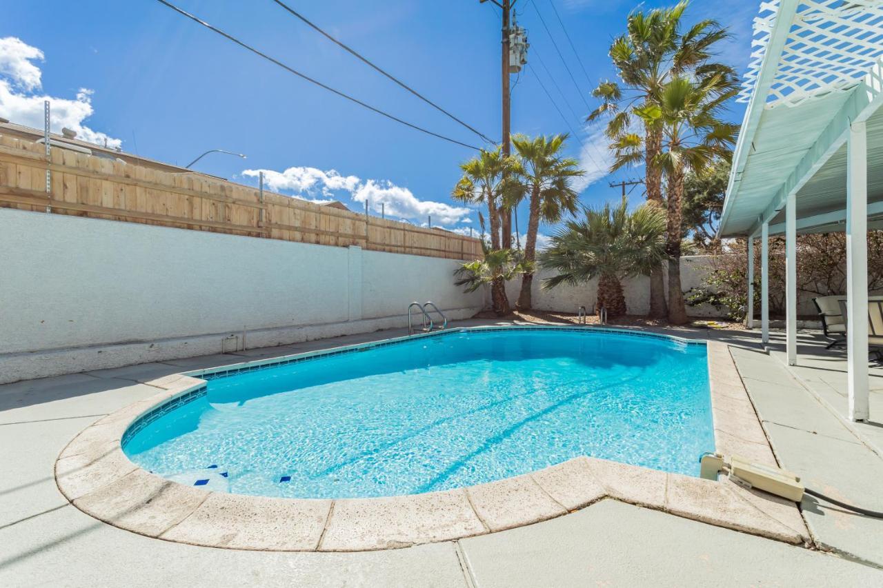Spacious 5-bedroom Retreat With Pool Minutes From The Vegas Strip Las Vegas