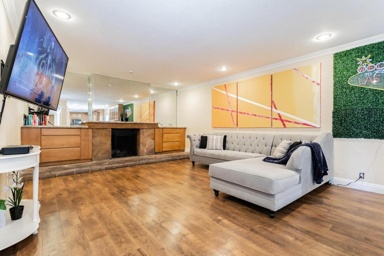 Ferienhaus Spacious 5-bedroom Retreat With Pool Minutes From The Vegas Strip *