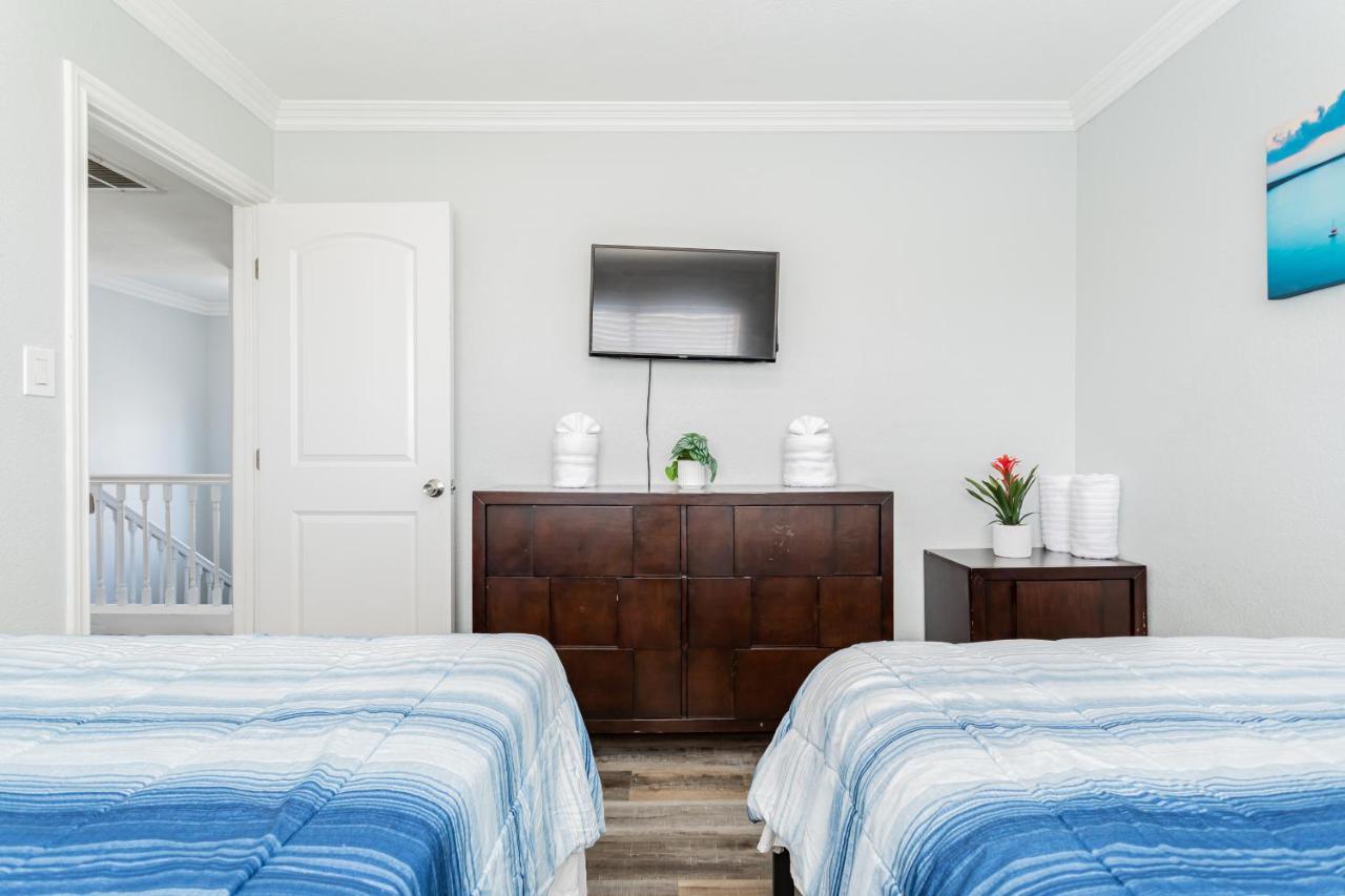 Spacious 5-bedroom Retreat With Pool Minutes From The Vegas Strip
