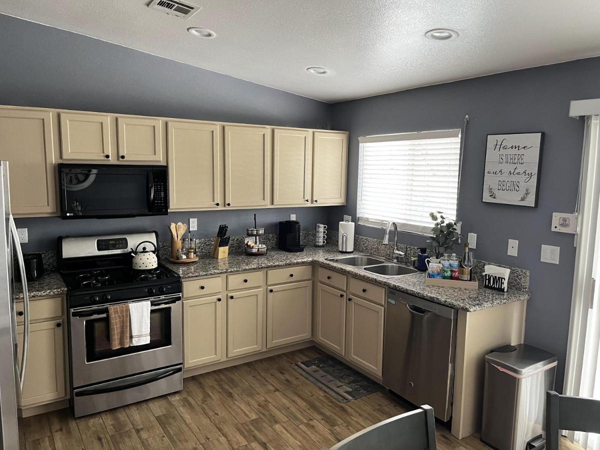 Vintage Whit 3 Bedroom And Billard Table Hébergement de vacances Las Vegas