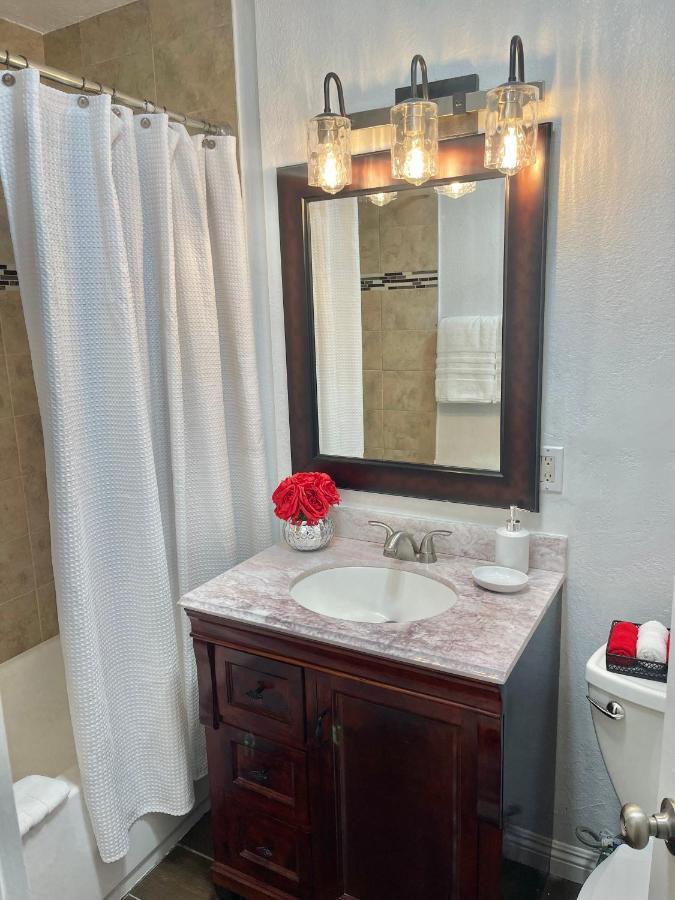 “beautifull Cozy Studio…with Private Entrance”
