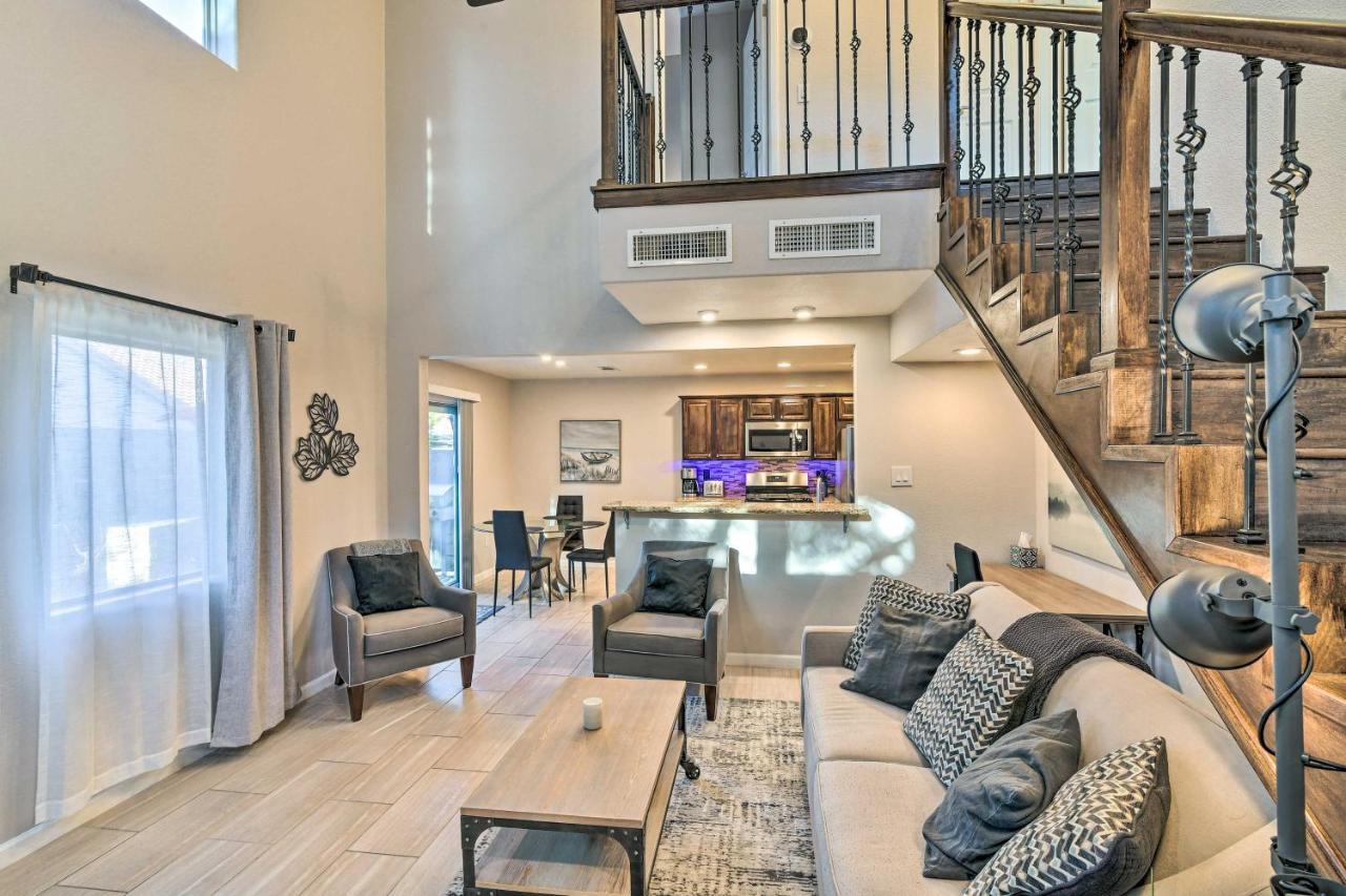 Contemporary Vegas Townhome With Community Pool *