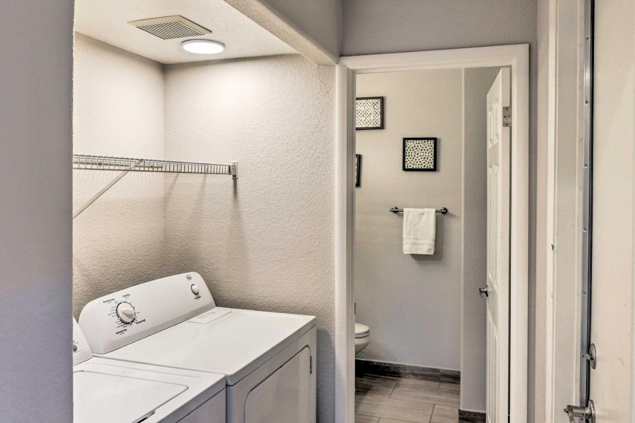 Contemporary Vegas Townhome With Community Pool *