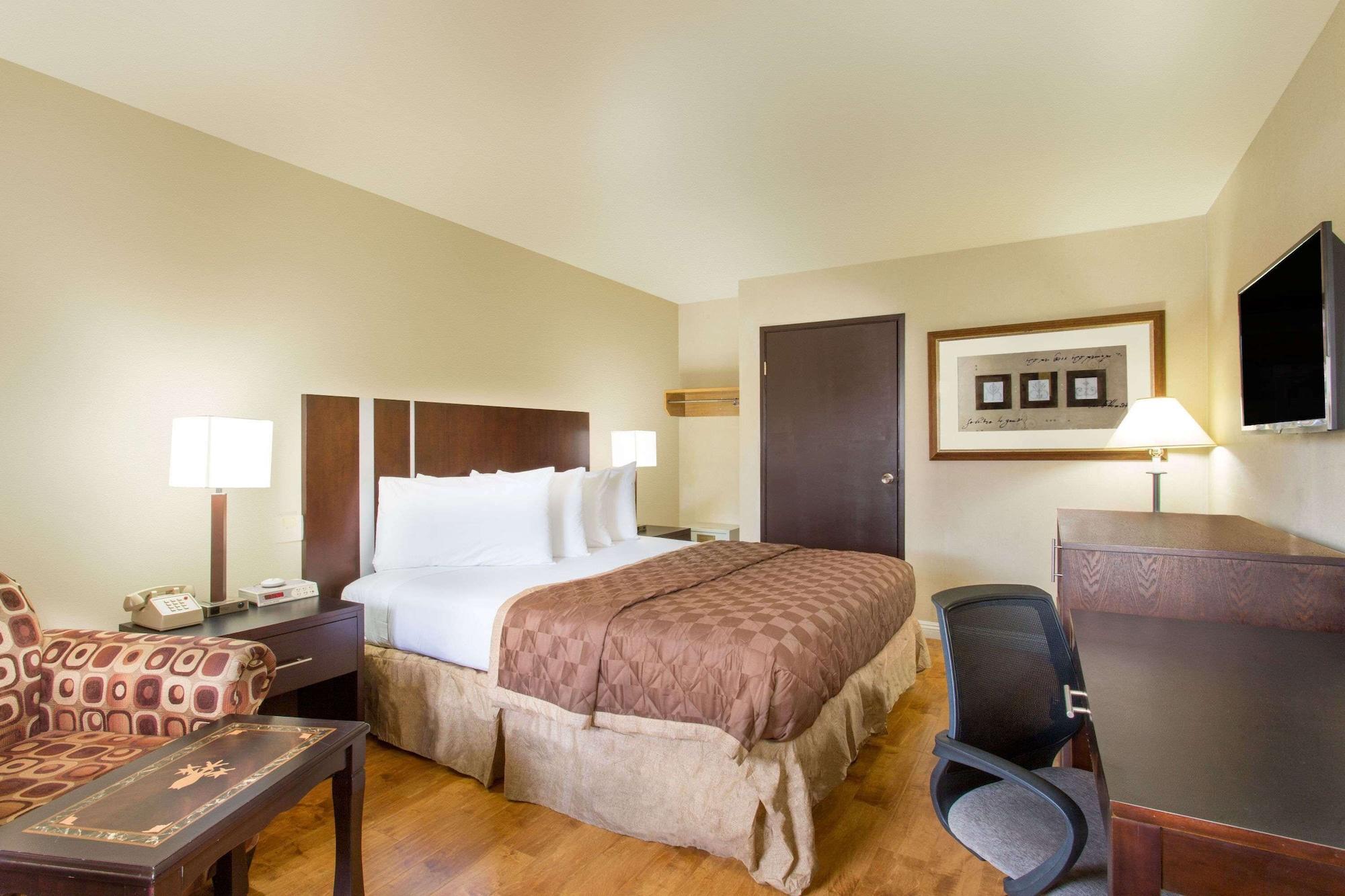 Hotel Days By Wyndham Vegas Airport Near The Strip 2*