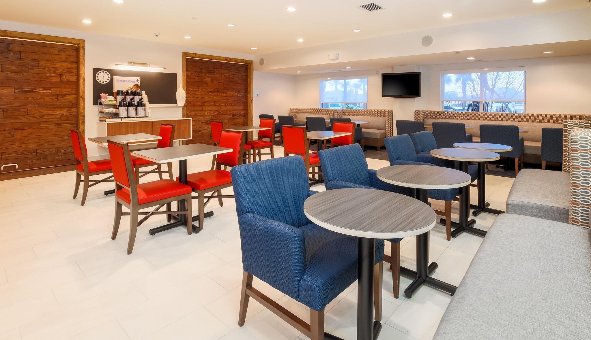 Holiday Express Stadium Area By Ihg Hotel Las Vegas