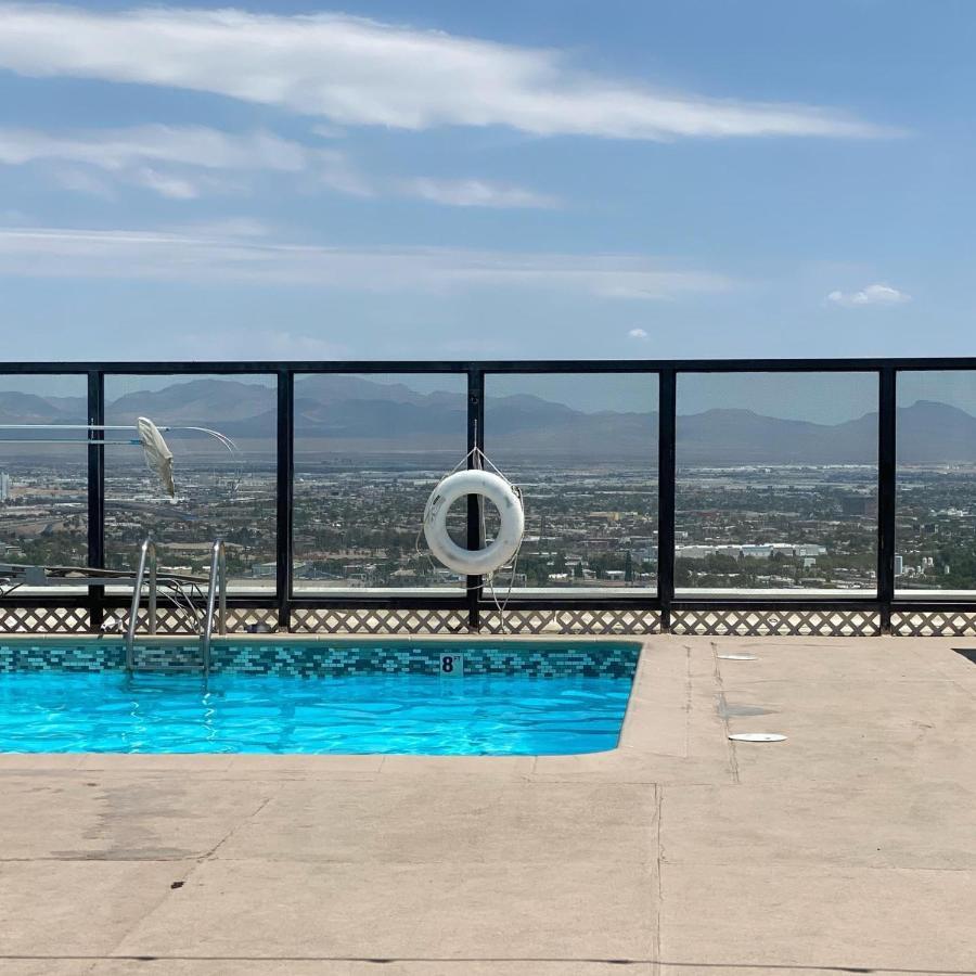Downtown Beautiful Unit At 4 Queens Casino Fremont *