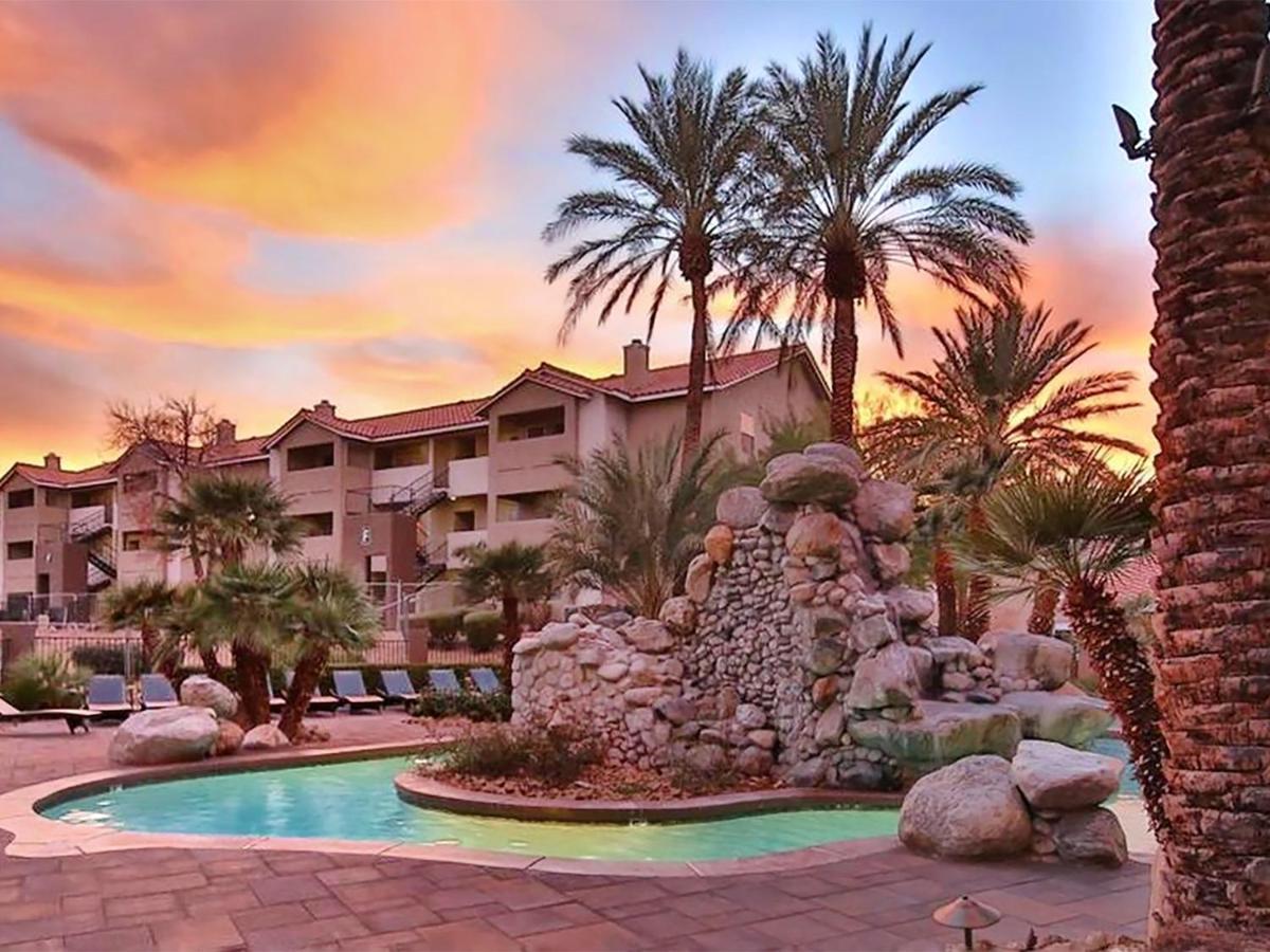Apartment Upgraded & Stylish, Pool, Hot Tub, Walk To Strip! Las Vegas