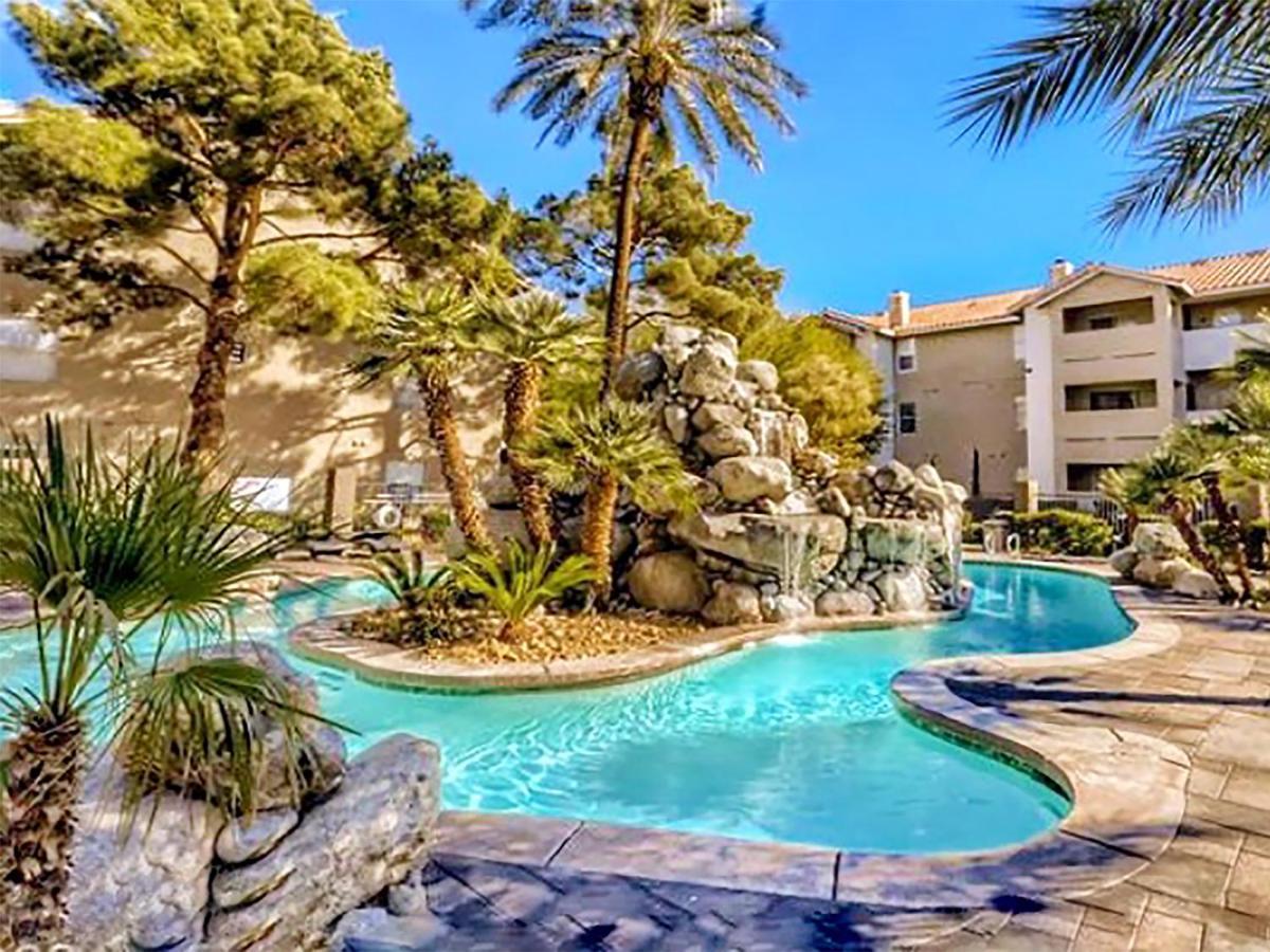 Upgraded & Stylish, Pool, Hot Tub, Walk To Strip! Apartment *