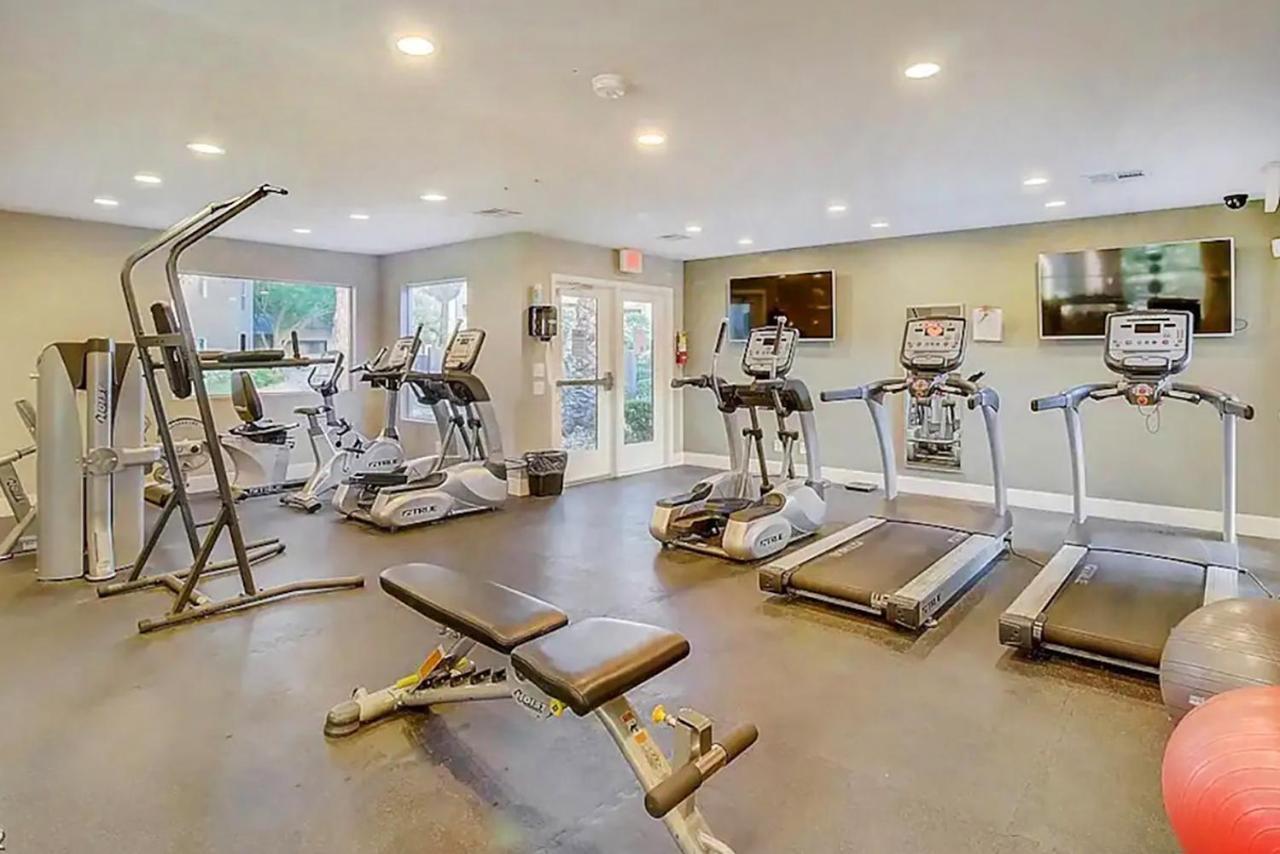 Apartment Upgraded & Stylish, Pool, Hot Tub, Walk To Strip! *