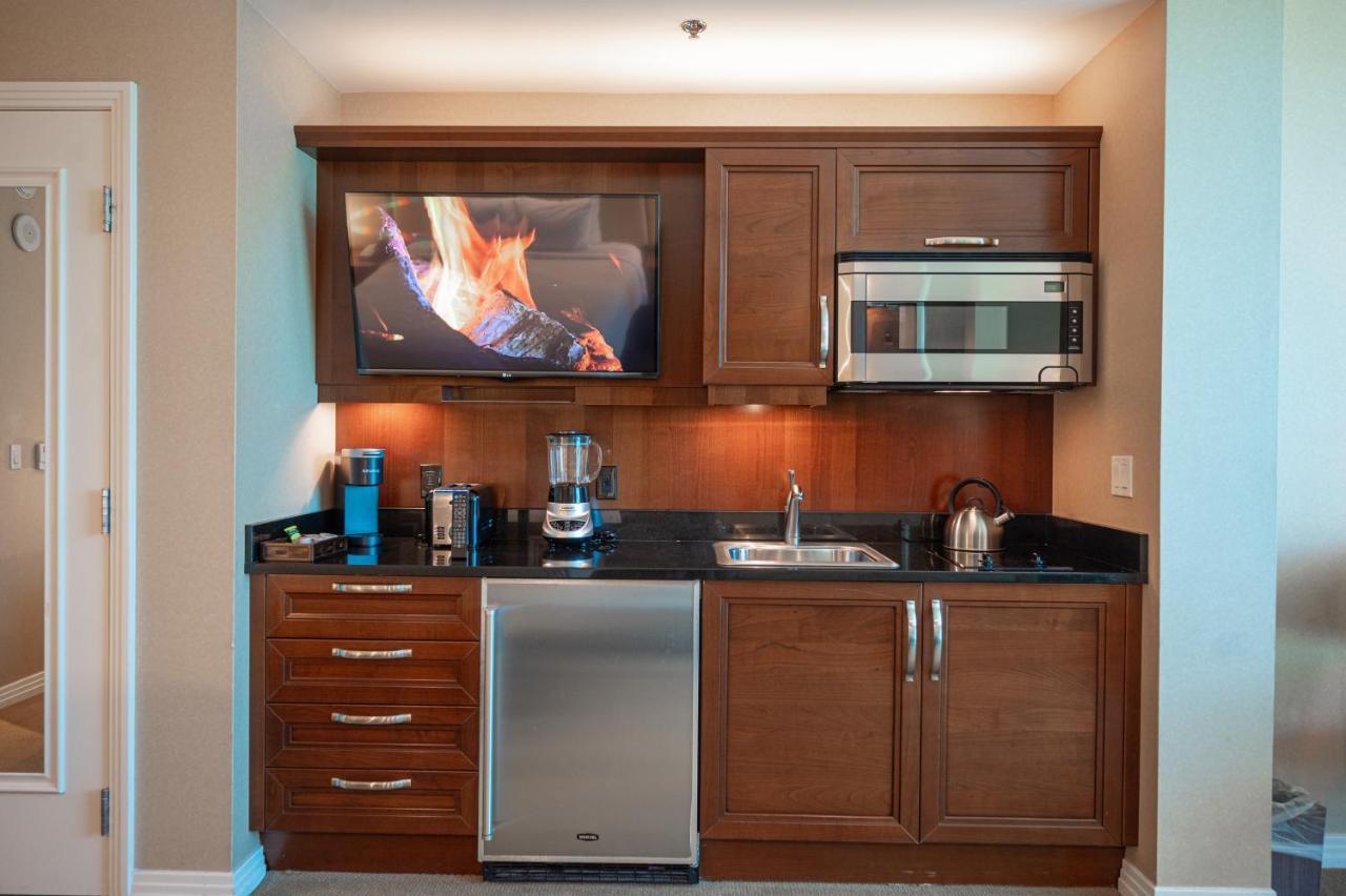Apartment No Fees-mgm Stripview-jacuzzi-formula 1 Track View