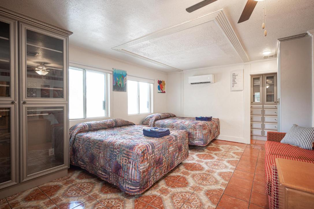 16 Large Studio With Kitchenette Apartment