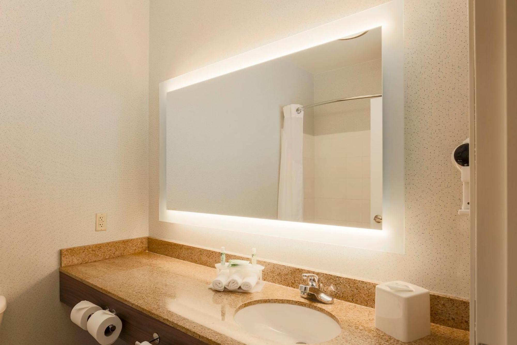 Holiday Express Stadium Area By Ihg Hotel Las Vegas