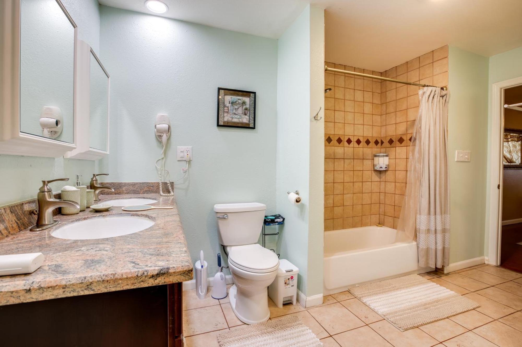 Pet-friendly Vegas Shared Pool And Hot Tub * Las Vegas